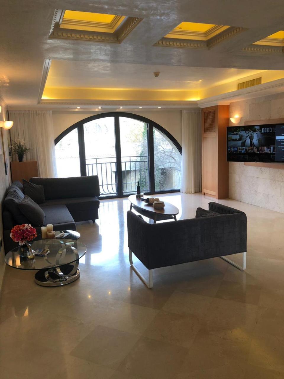Lägenhet på 120 m² i Mamilla / King David, med 2 sovrum och 2 badrum  Jerusalem Exteriör bild