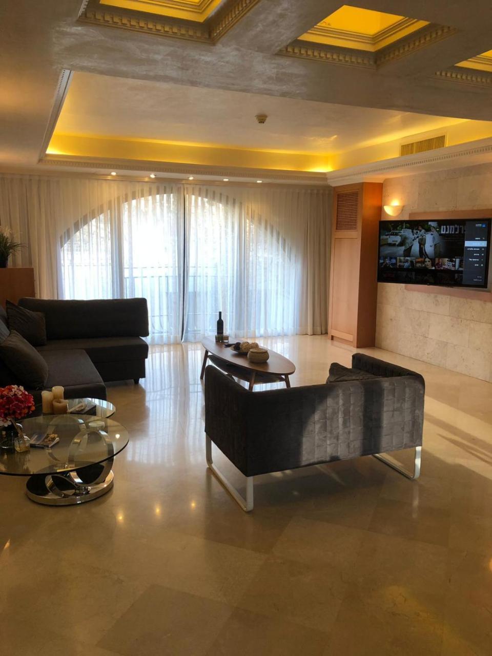 Lägenhet på 120 m² i Mamilla / King David, med 2 sovrum och 2 badrum  Jerusalem Exteriör bild