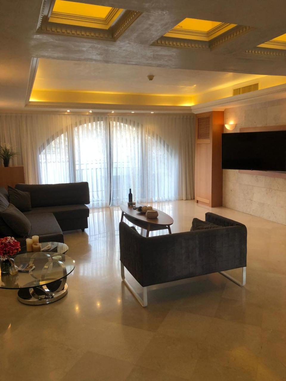 Lägenhet på 120 m² i Mamilla / King David, med 2 sovrum och 2 badrum  Jerusalem Exteriör bild